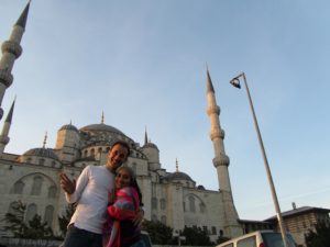 Diana y Jaime en la Mezquita Azul, Istanbul