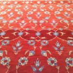 La alfombra limpia en la Mezquita Azul